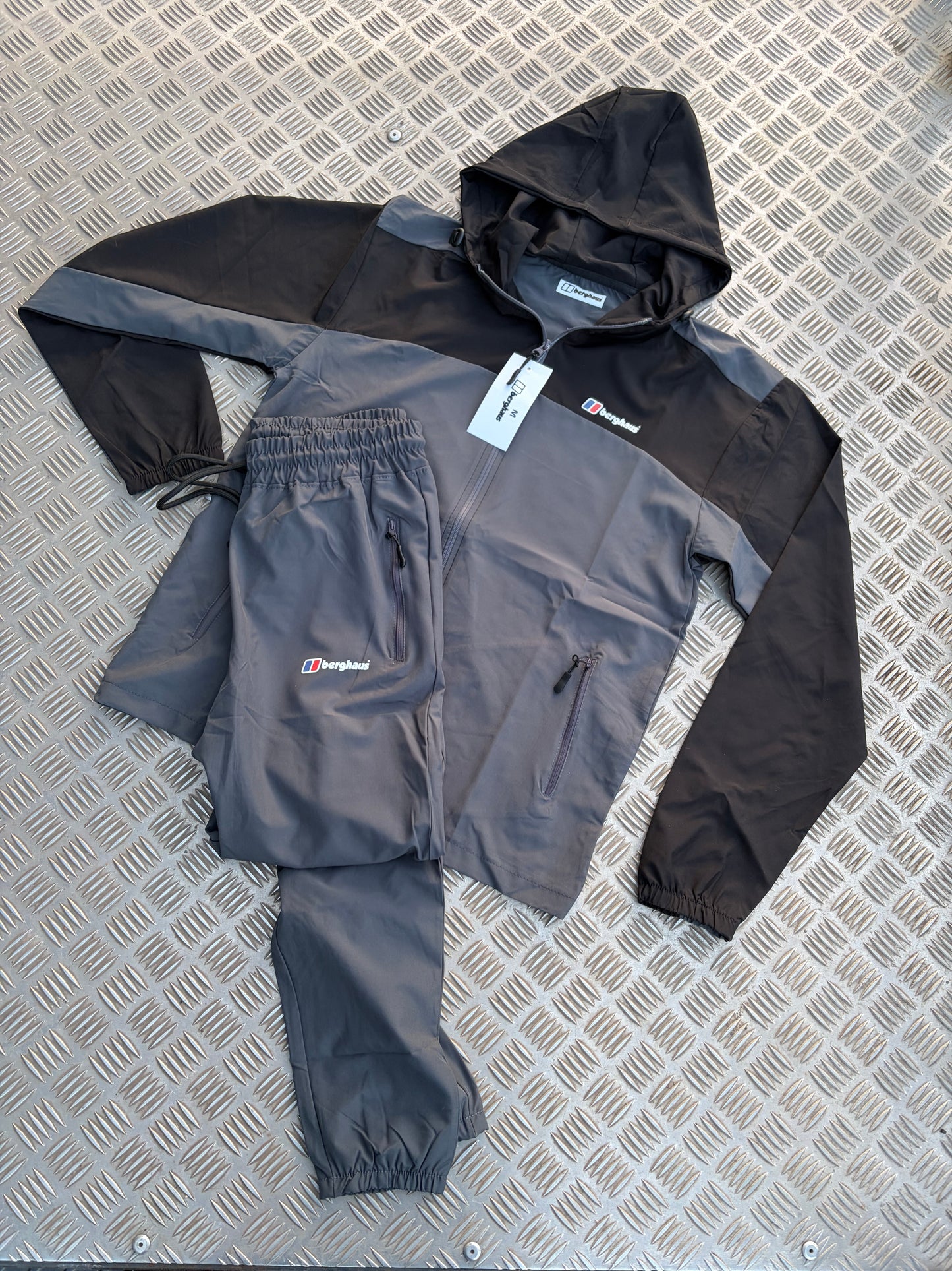 Berg tracksuit 1