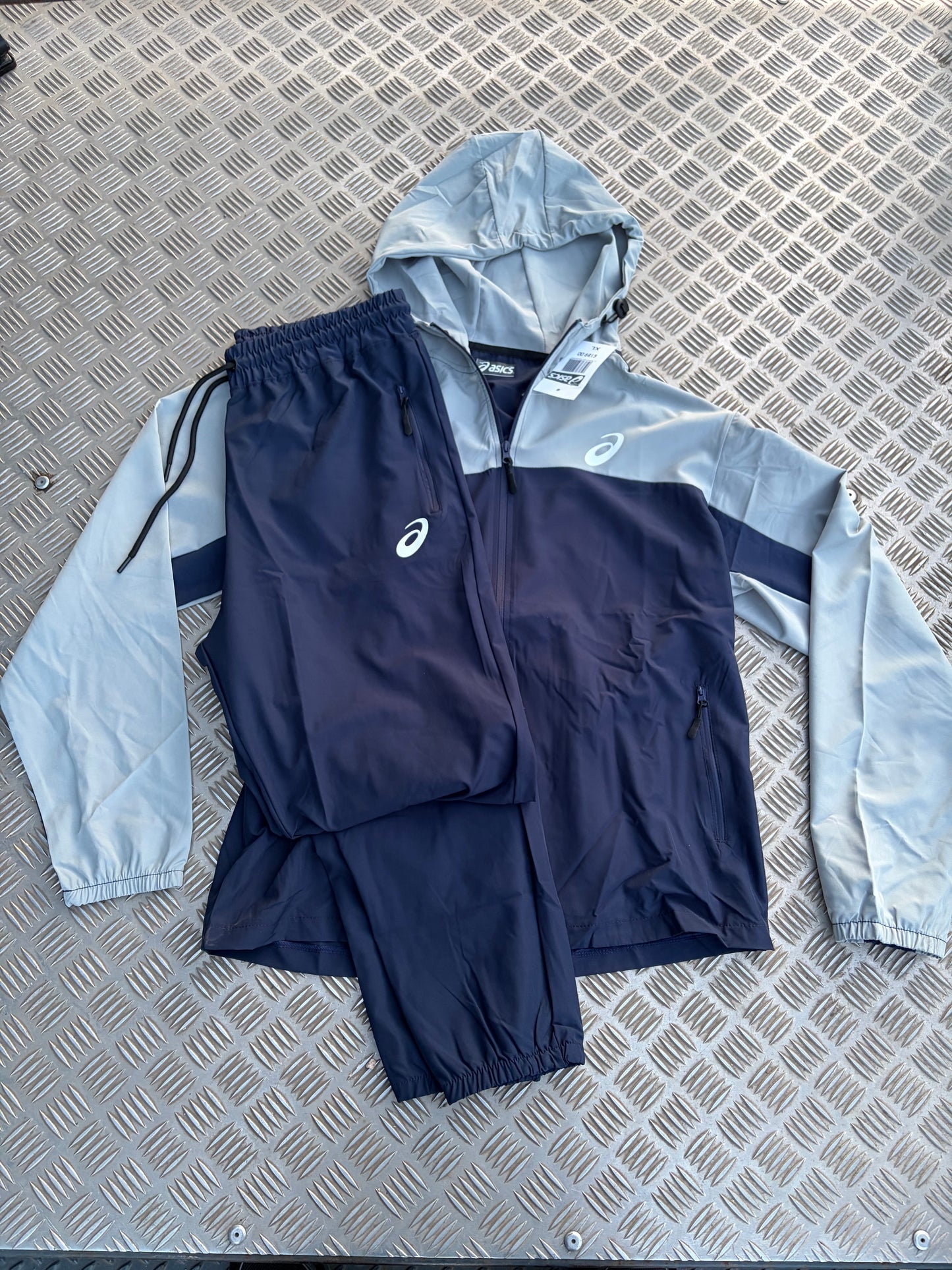 Asix tracksuit 3
