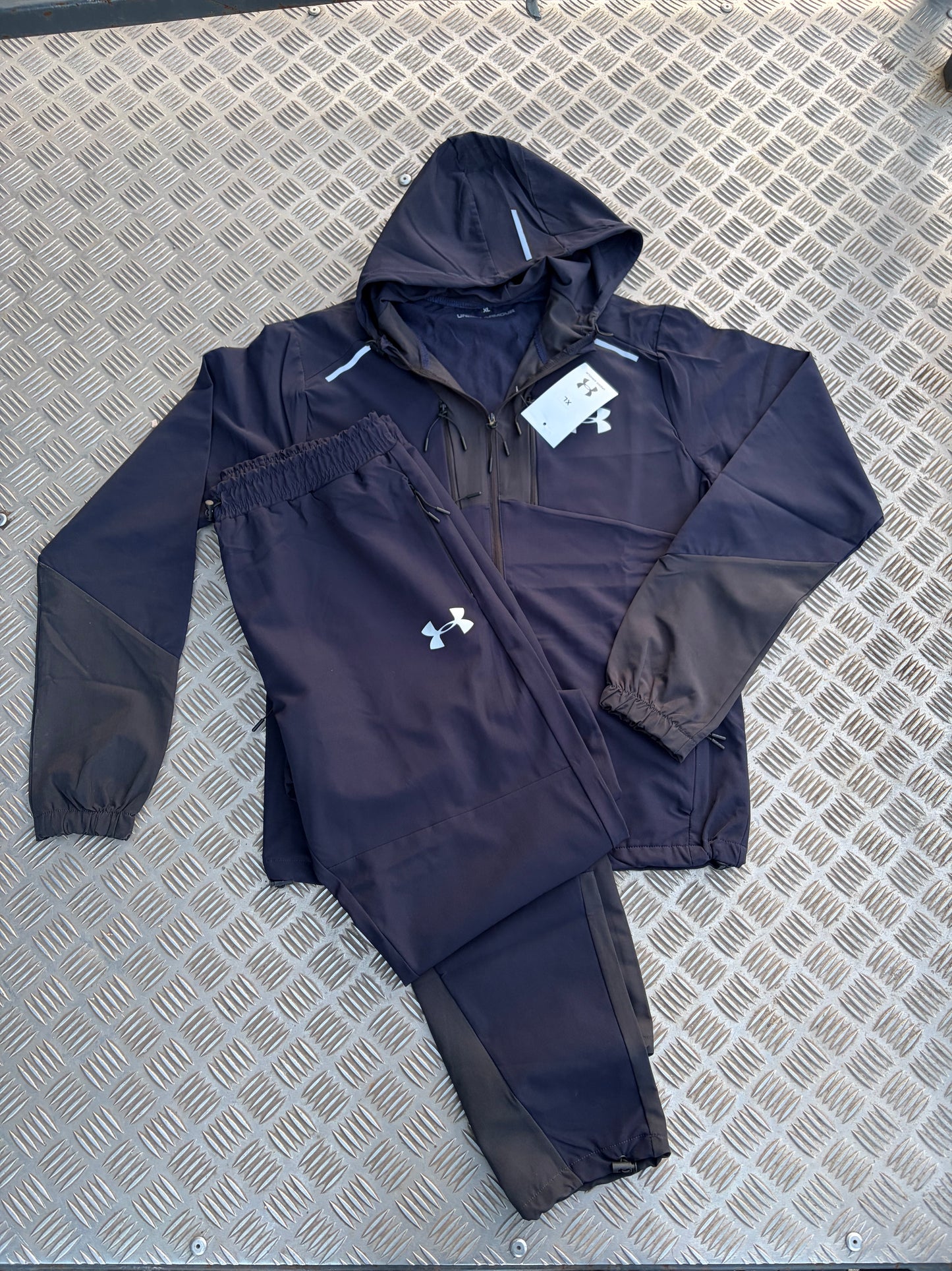 Shield tracksuit 3