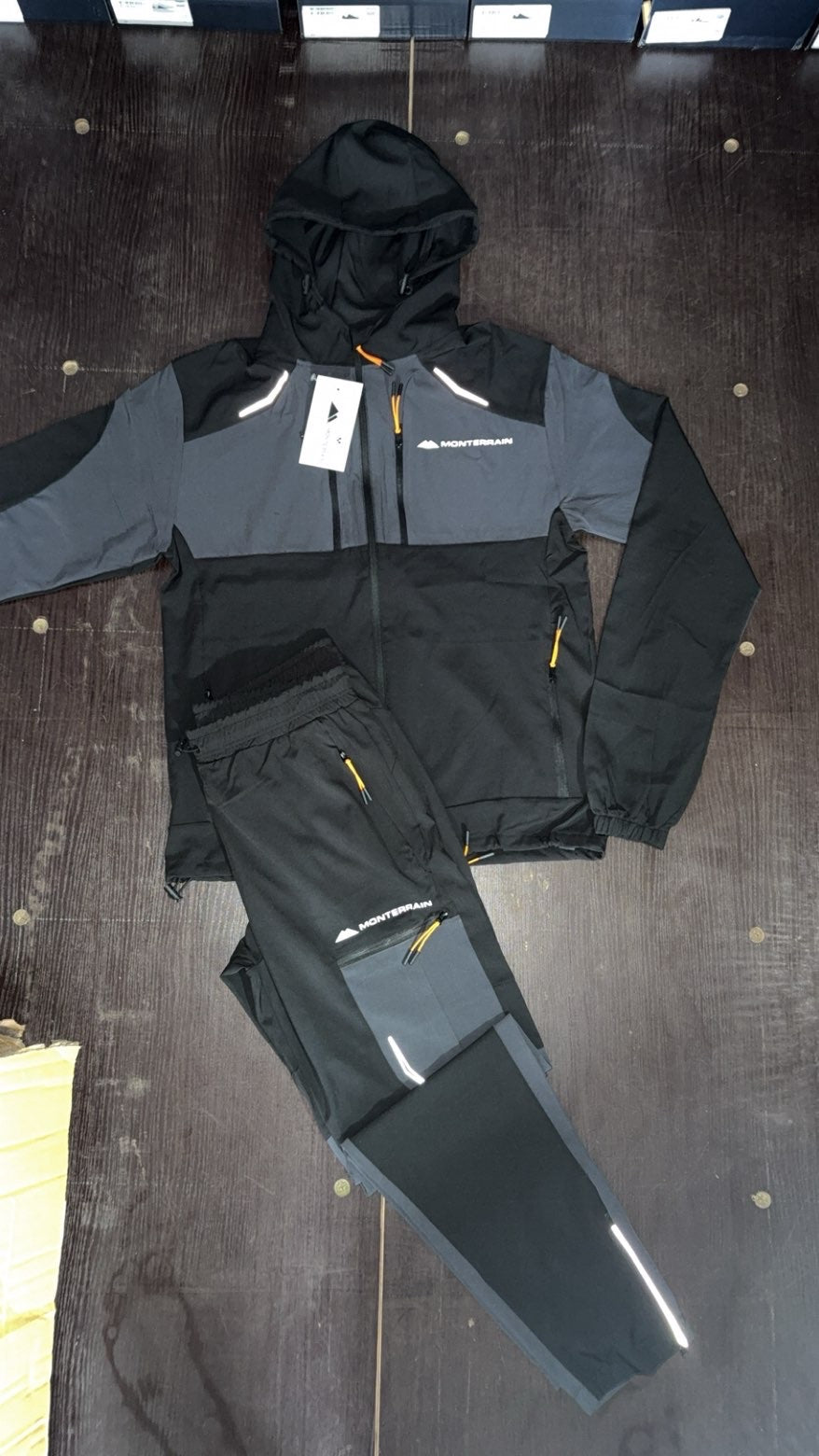 Mountain tracksuit 3