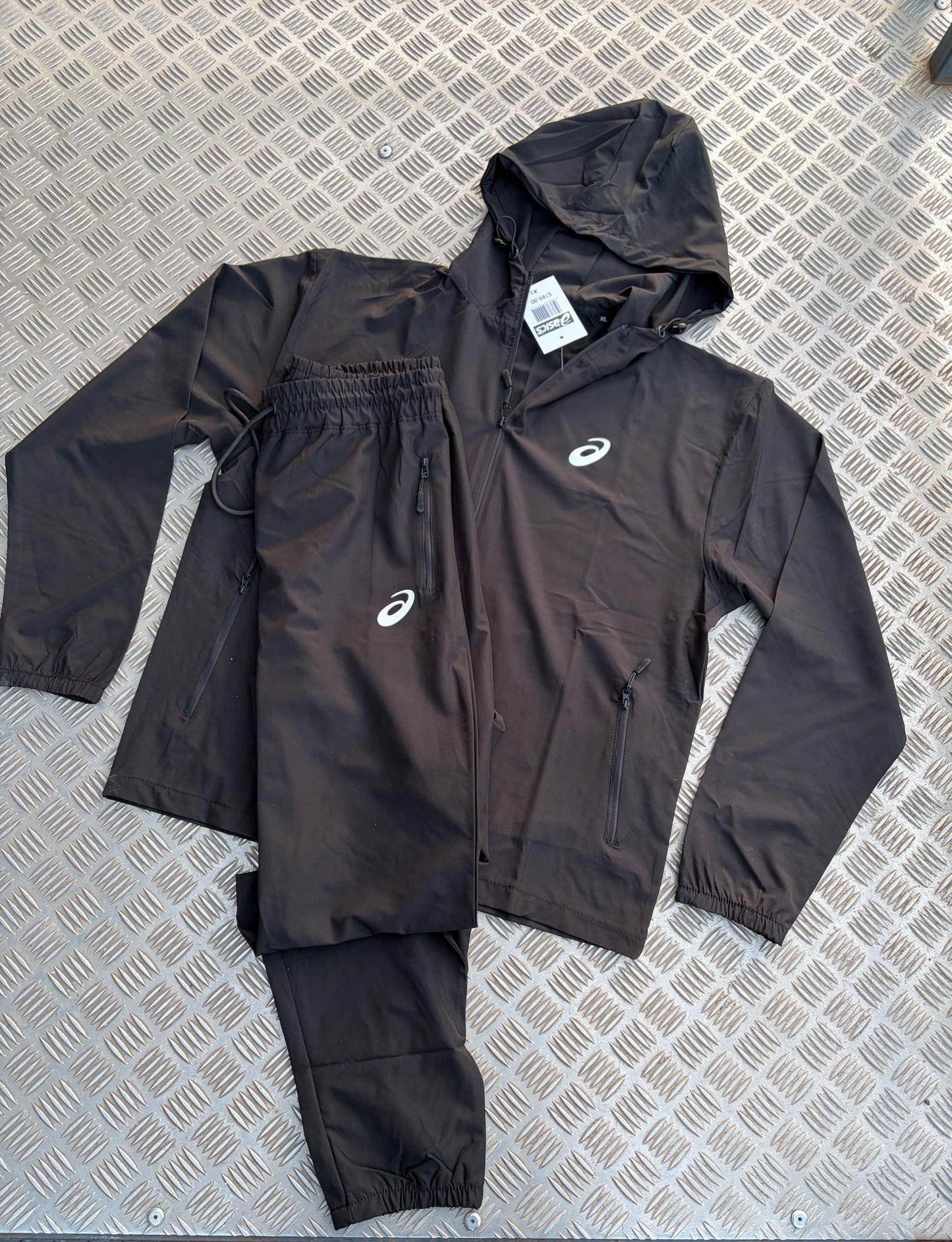 Asix tracksuit 1