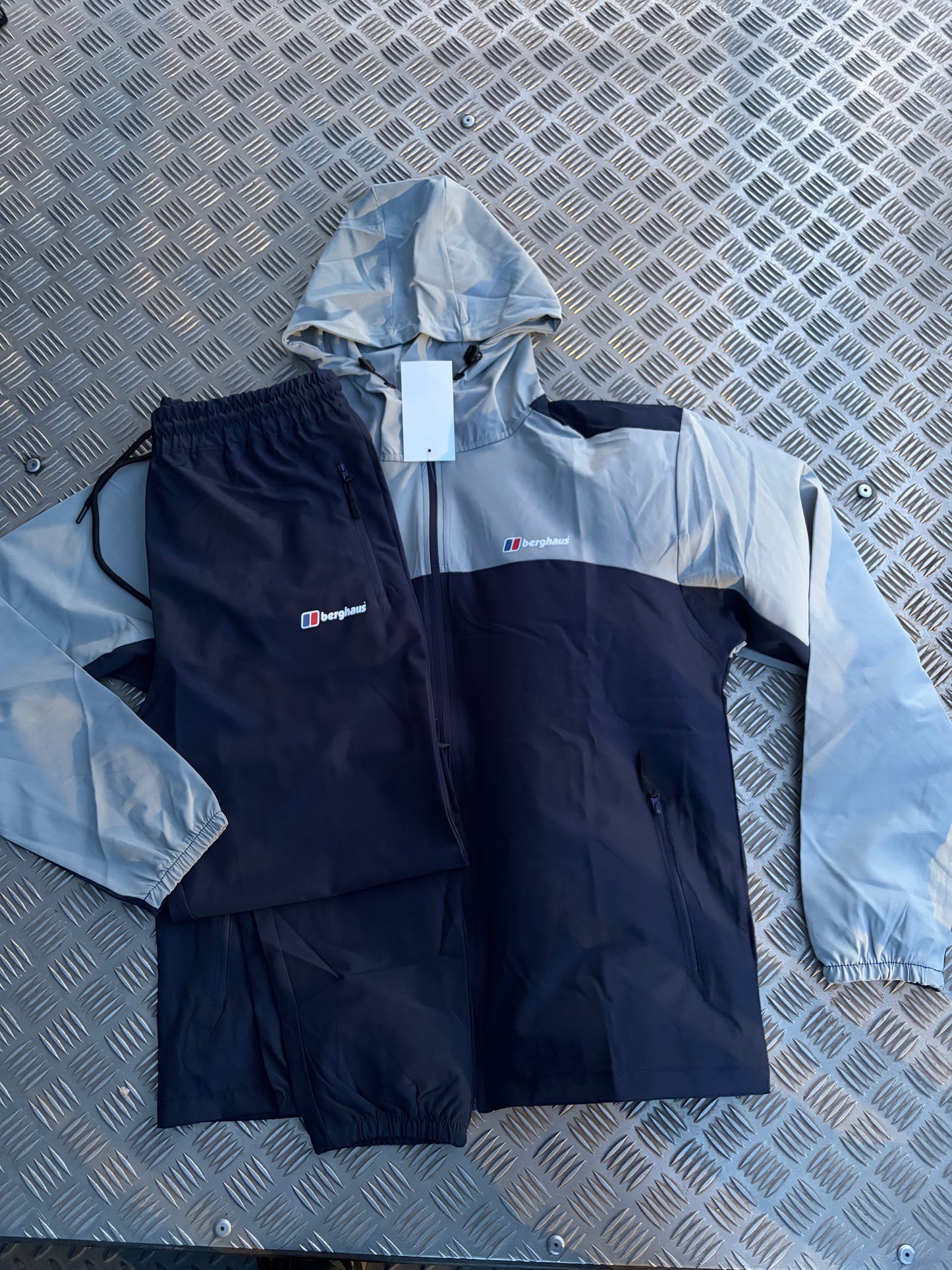 Berg tracksuit 2